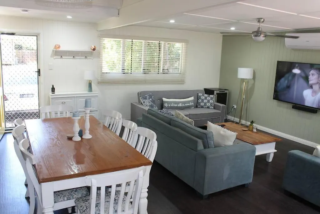 Little Ray On Sunshine. Hamptons Style Beachhouse Woorim Holiday home